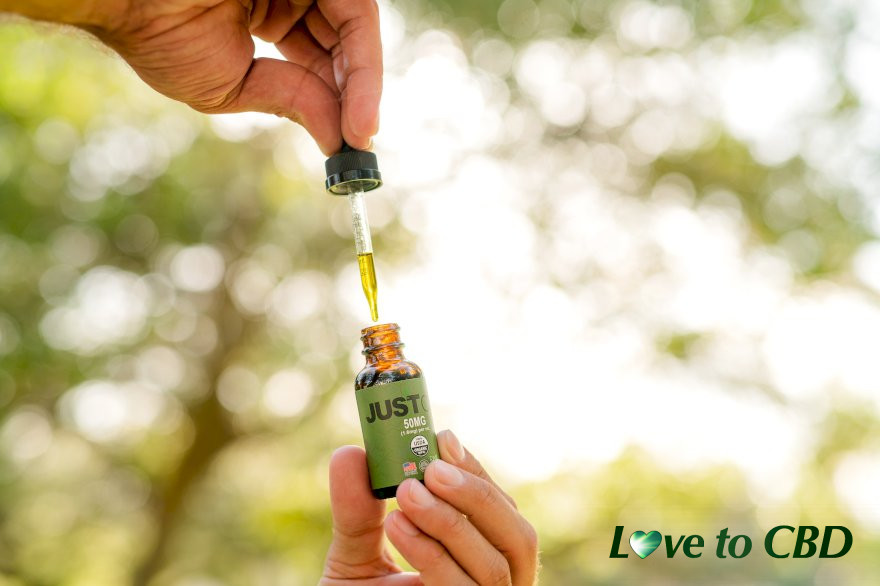 Difference Between CBD Oil and Hemp Seed Oil